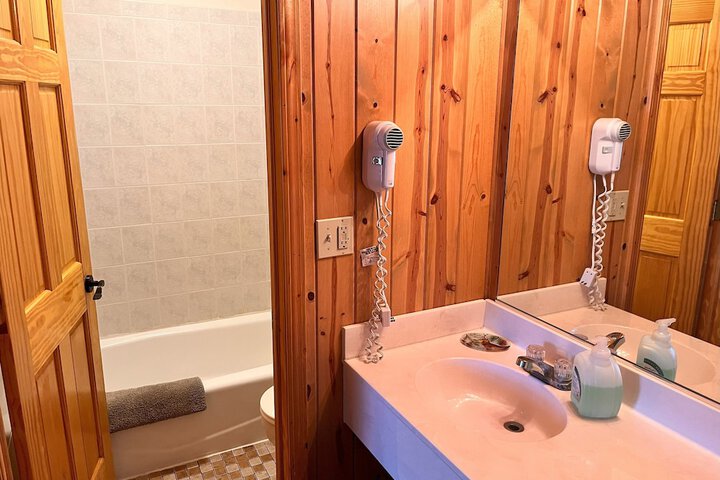 Horseshoe Bay Lodge