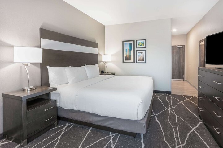 La Quinta Inn and Suites by Wyndham Houston Spring South