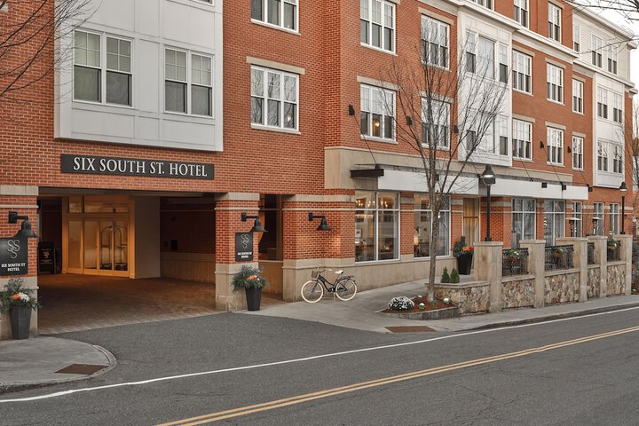 Six South St. Hotel