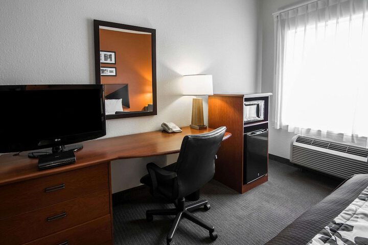 Room 13 of 28