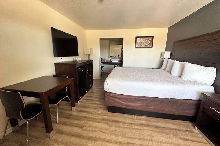 Room 32 of 37
