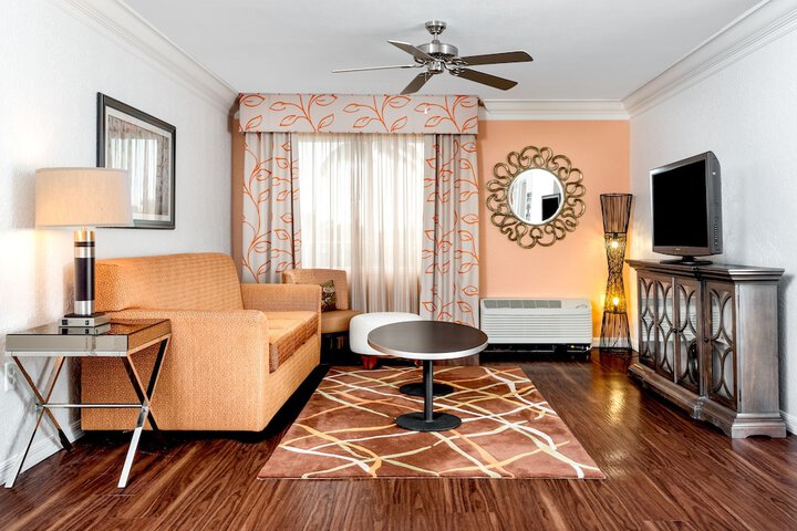 Room 16 of 28
