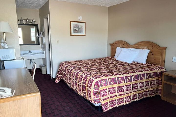 Room 22 of 33