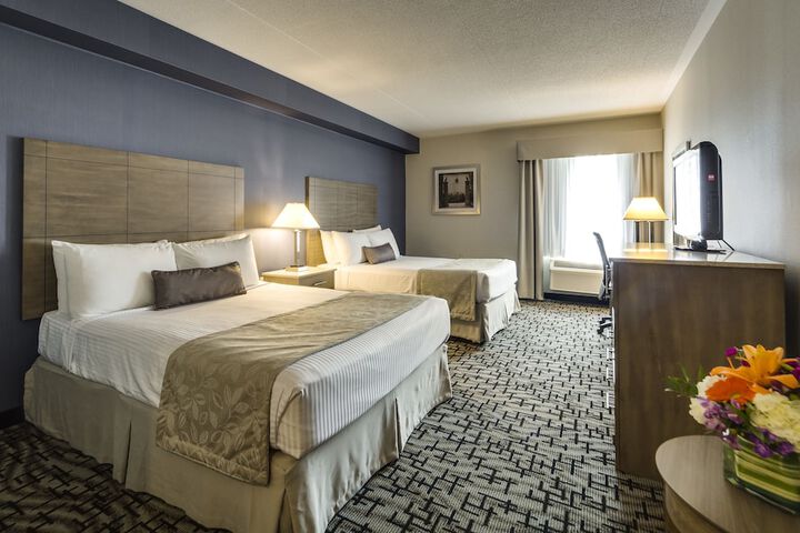 Monte Carlo Inn Oakville Suites