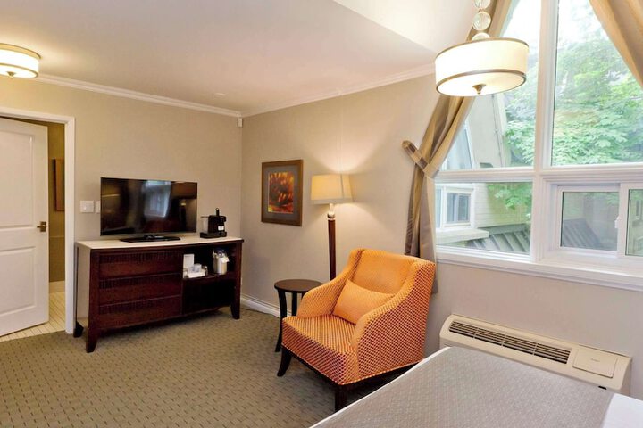 Room 42 of 73