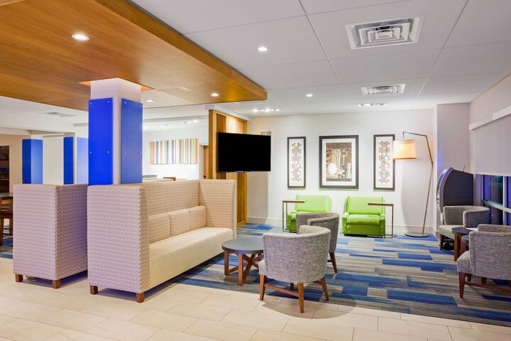 Holiday Inn Express & Suites Des Moines Downtown by IHG