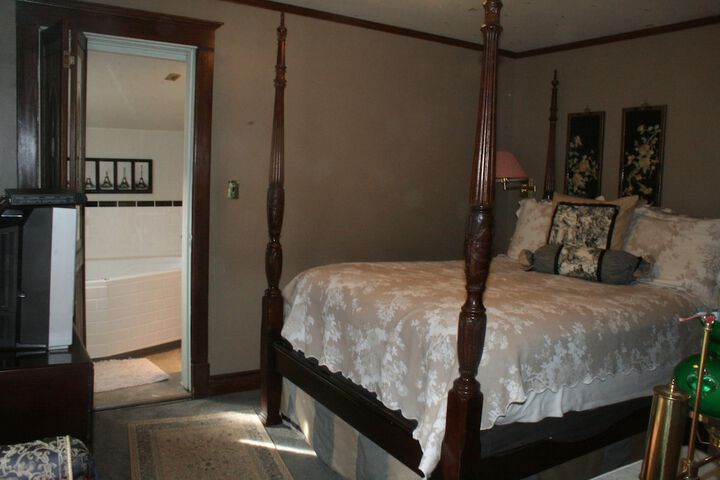 Room 12 of 37