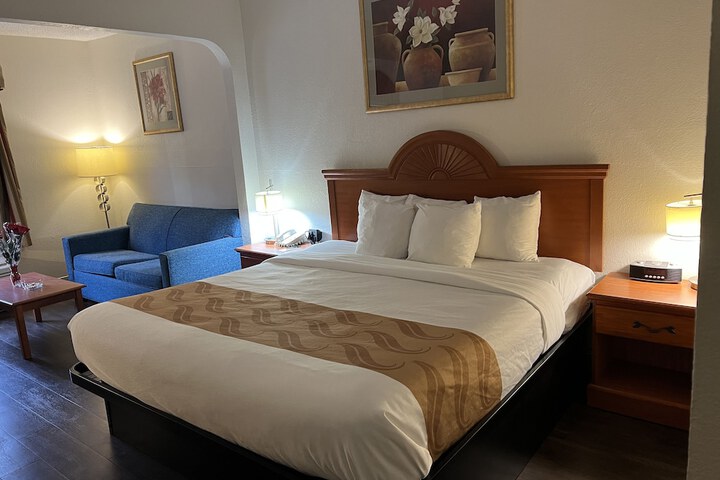 Room 17 of 33