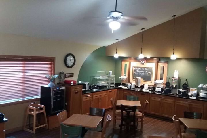 AmericInn by Wyndham Kewanee