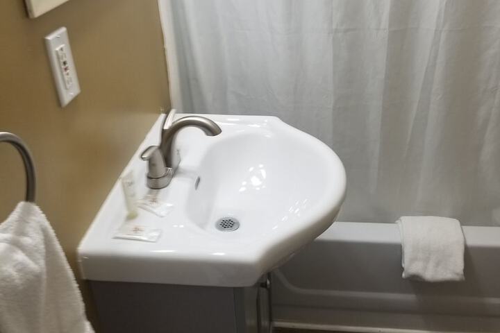 Room 3 of 10