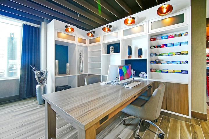 Business Center 155 of 155