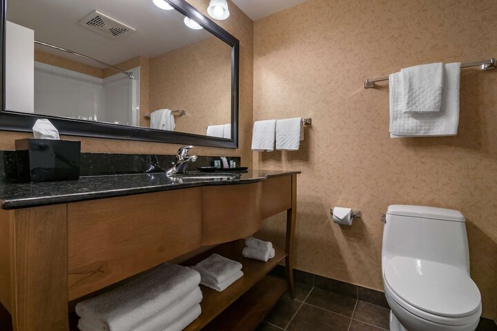Room 32 of 61