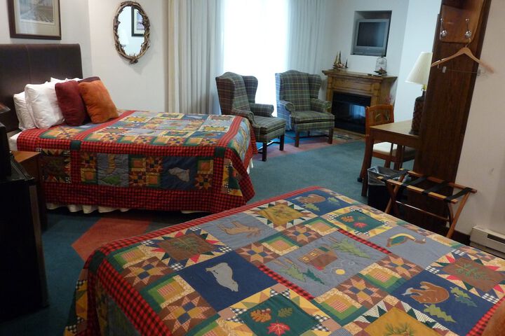 Riverbank Lodge