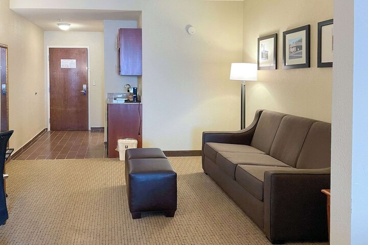 Room 34 of 85