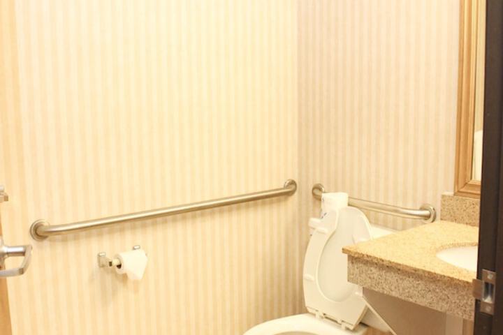 Room 11 of 27