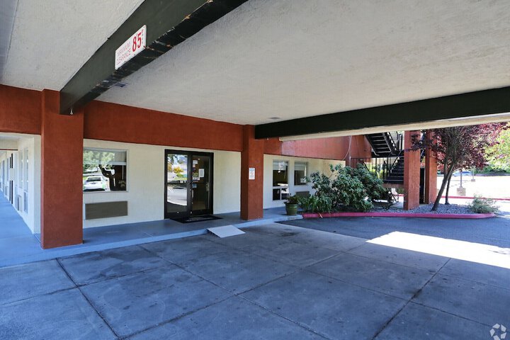 Olympic Inn & Suites