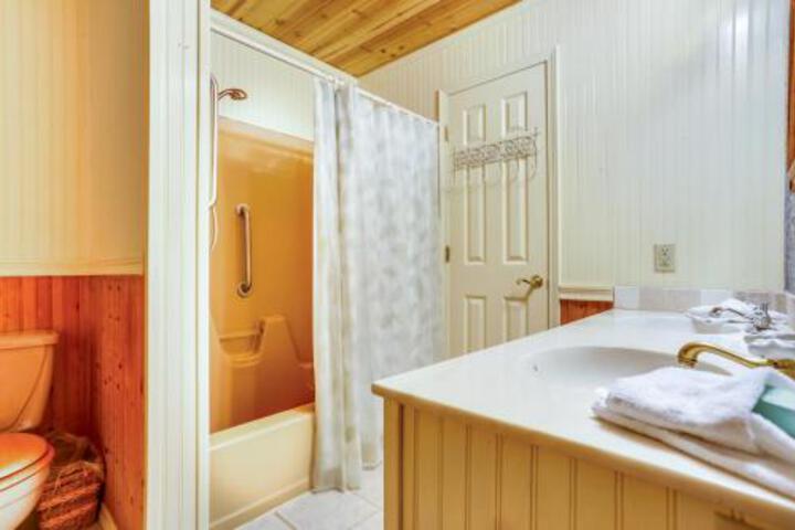 Red Stone Cabin