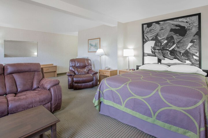 Room 9 of 15