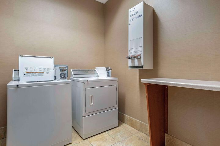 Comfort Suites Flowood - Jackson Airport (must meet transportation requirement)