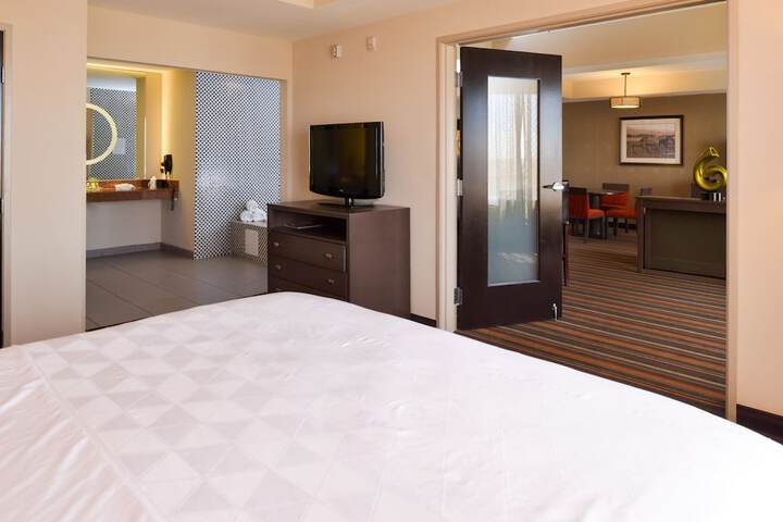 Room 17 of 37