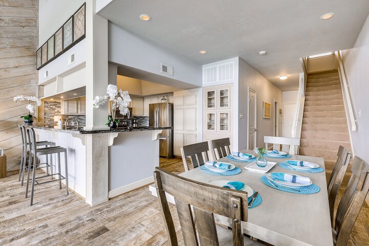 Beautiful Waterfront Condo on Lake Conroe w / Dock