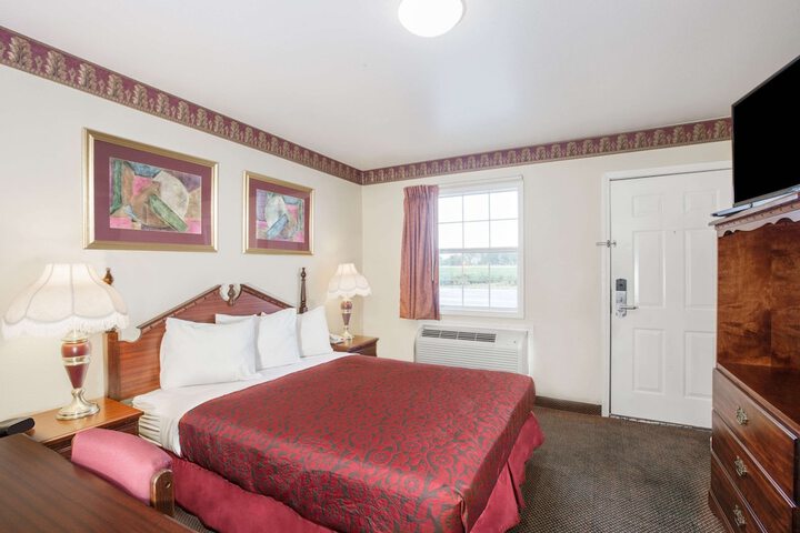 Room 28 of 35