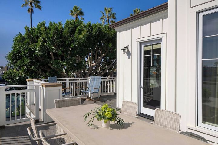 Lido House Autograph Collection