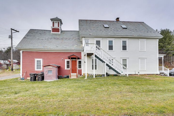 Ludlow Townhome: 3 Mi to Okemo Mountain!
