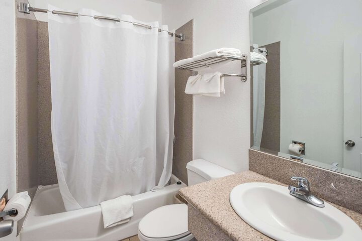 Rodeway Inn & Suites Pasadena