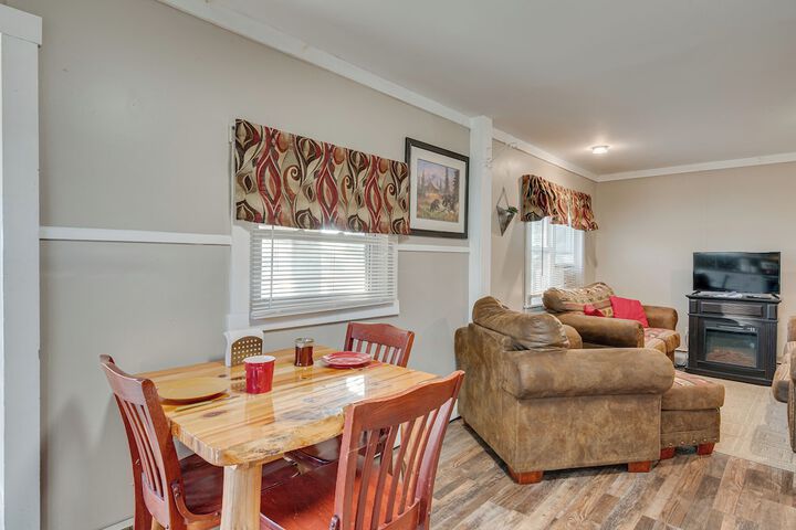 Cozy Pennsylvania Home w / Fire Pit & Dock Access!