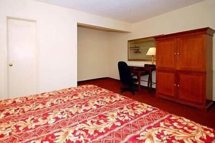 Room 9 of 34
