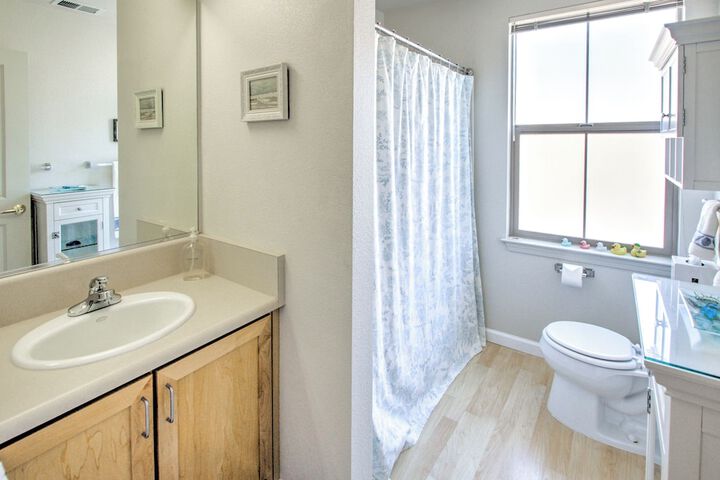 Serene Bungalow-style Home in Point Reyes Station!