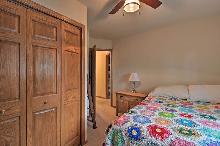 Spacious Lakehouse w / Deck Kayaks, & Dock!
