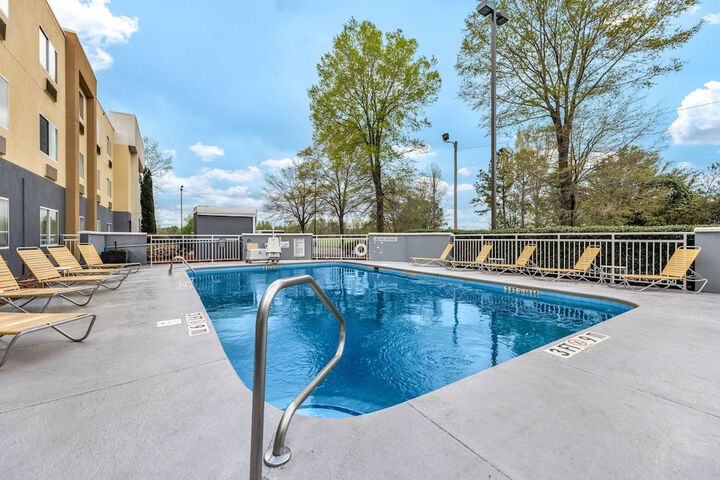 Pool 10 of 70