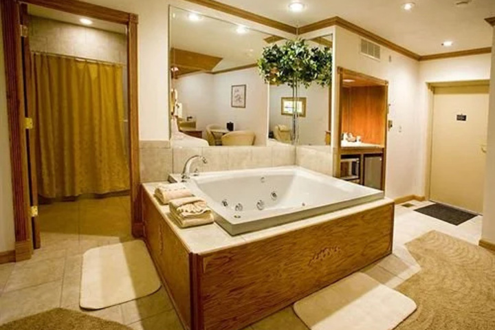 Sybaris Pool Suites Northbrook Adults Only