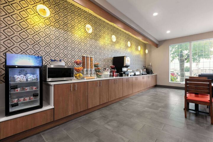 La Quinta Inn & Suites by Wyndham Belton - Temple South