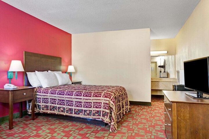 Room 6 of 12