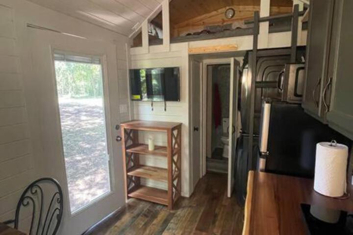 Shangrila Tiny Home near Dove Ridge Winery