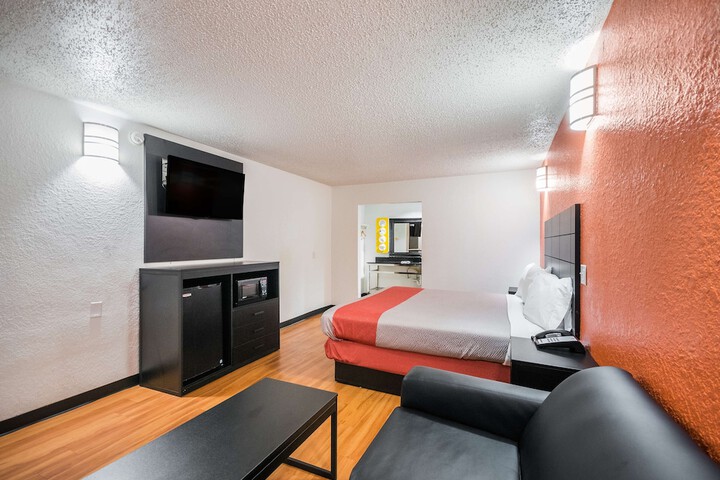 Room 25 of 33