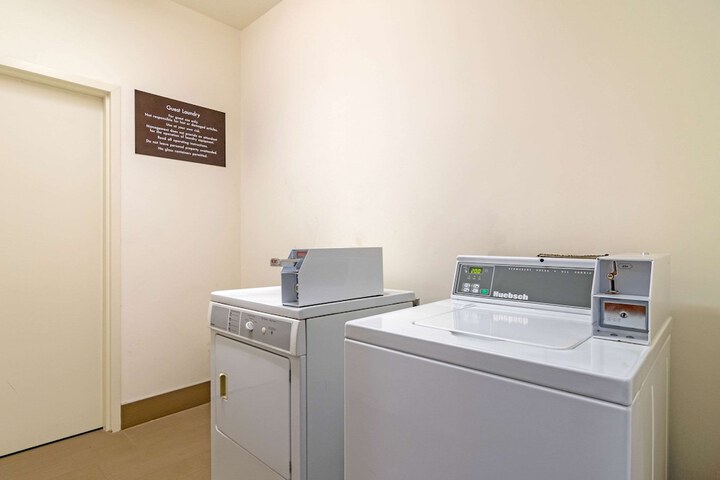 Laundry 39 of 43