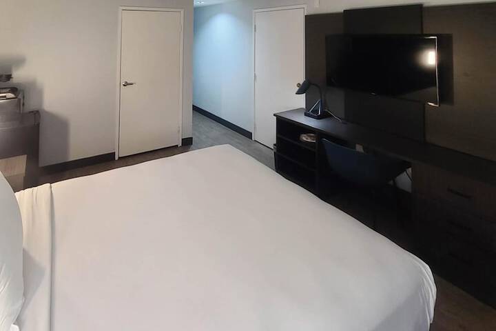 Room 25 of 76