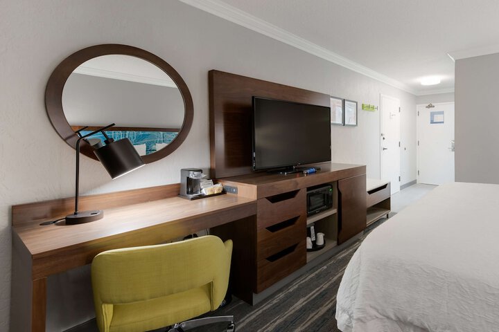 Hampton Inn & Suites Chicago / Hoffman Estates