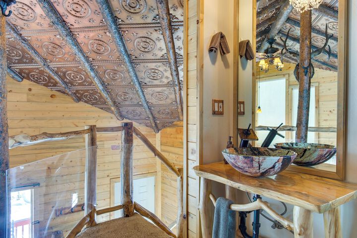 Idaho Springs Cabin w / Hot Tub on Half Acre!