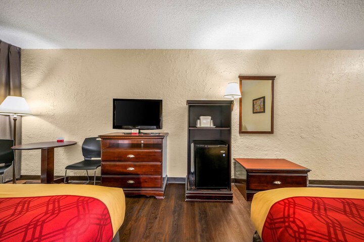 Room 10 of 19
