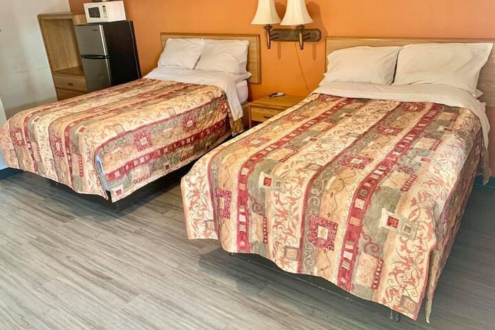 Room 6 of 12