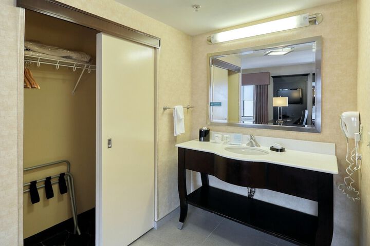 Hampton Inn & Suites Parsippany / North