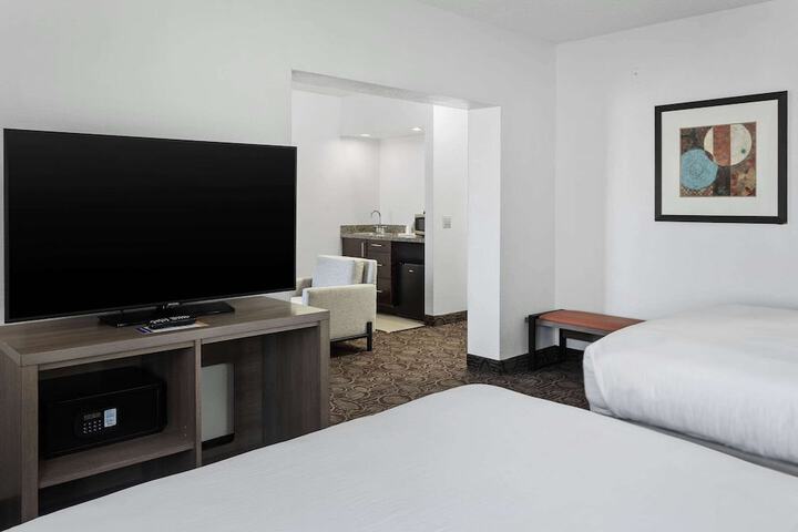 Room 28 of 53