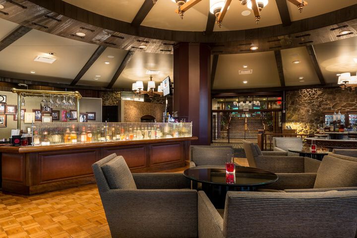 Lounge 49 of 70