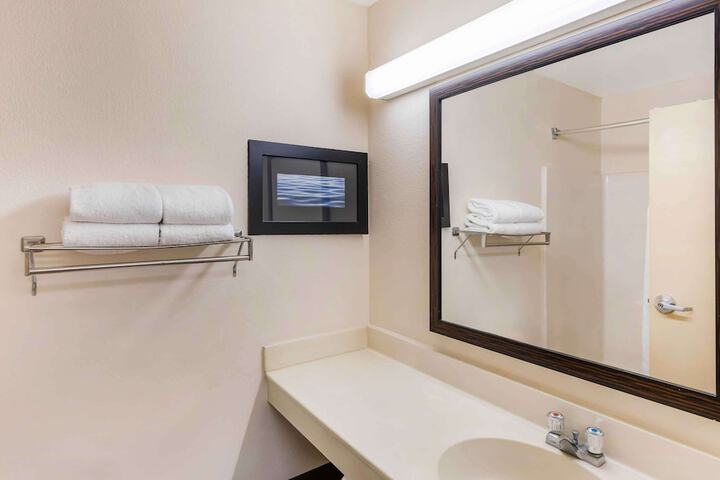 Room 12 of 33