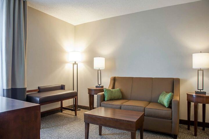 Comfort Suites West Warwick - Providence